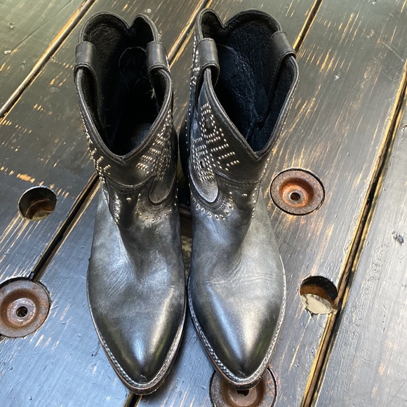 Frye Billy Stud Short Black Leather Boots Size 9 - Picture 4 of 17